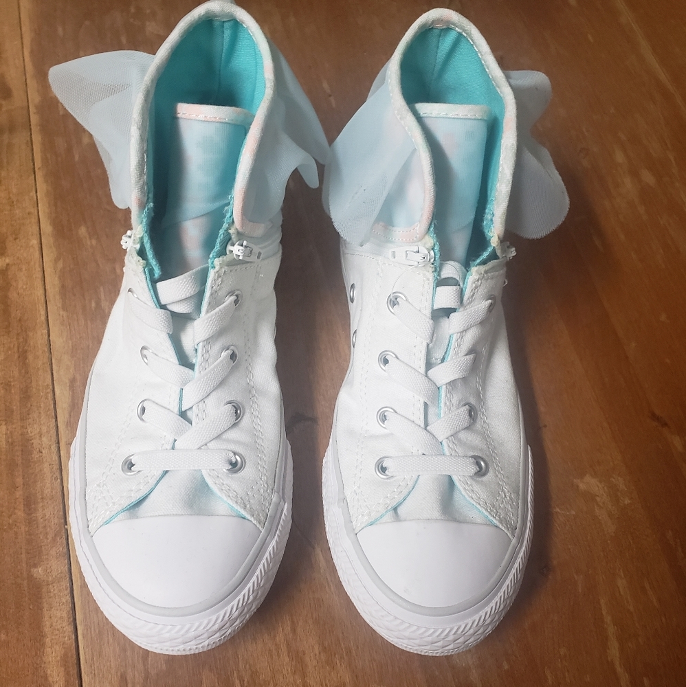 New  3y girls converse.